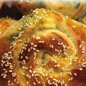 Susamlı ıspanaklı gül böreği